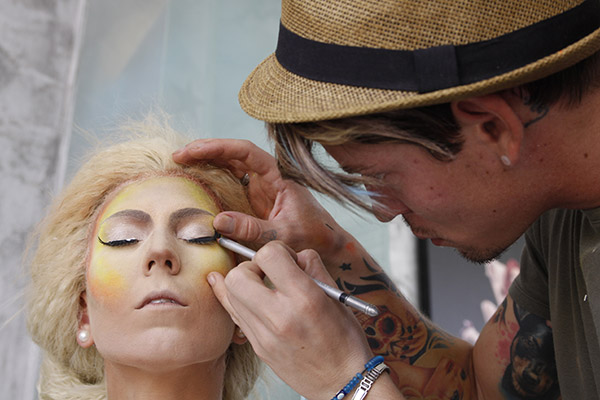 Our make-up artist makes special prices for couples for a photo shoot on Gran Canaria